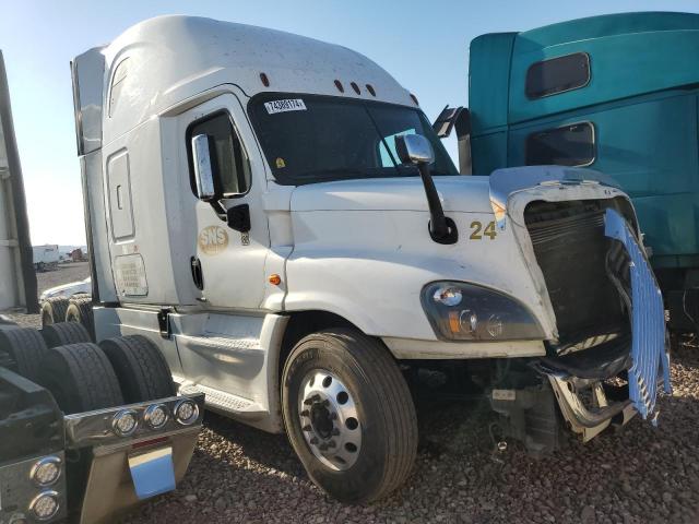  Salvage Freightliner Cascadia 1