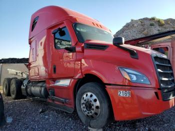  Salvage Freightliner Cascadia 1