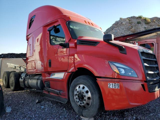  Salvage Freightliner Cascadia 1