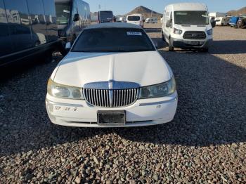  Salvage Lincoln Towncar