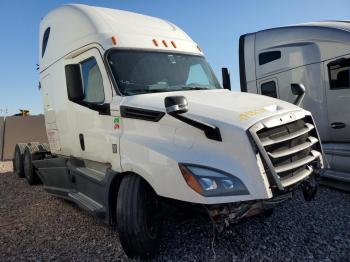  Salvage Freightliner Cascadia 1