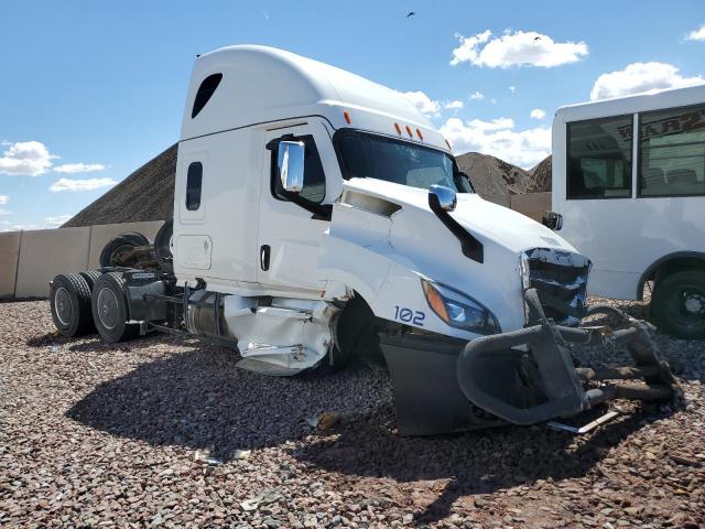  Salvage Freightliner Cascadia 1