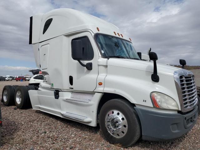  Salvage Freightliner Cascadia 1