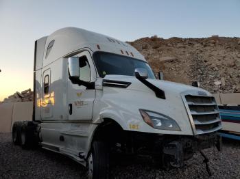  Salvage Freightliner Cascadia 1