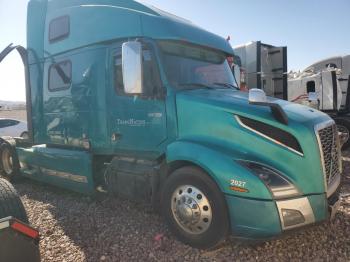  Salvage Volvo Vnl