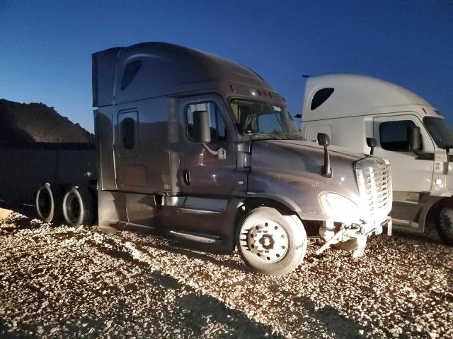  Salvage Freightliner Cascadia 1