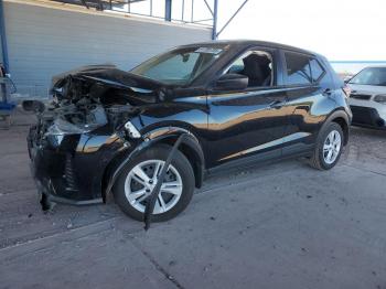  Salvage Nissan Kicks