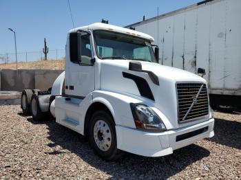  Salvage Volvo Vnl