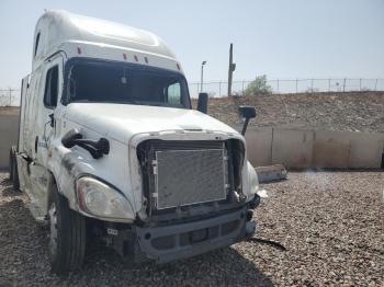  Salvage Freightliner Cascadia 1