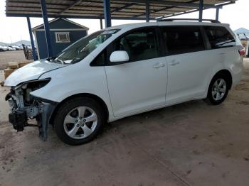  Salvage Toyota Sienna