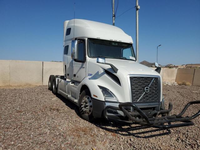  Salvage Volvo Vnl