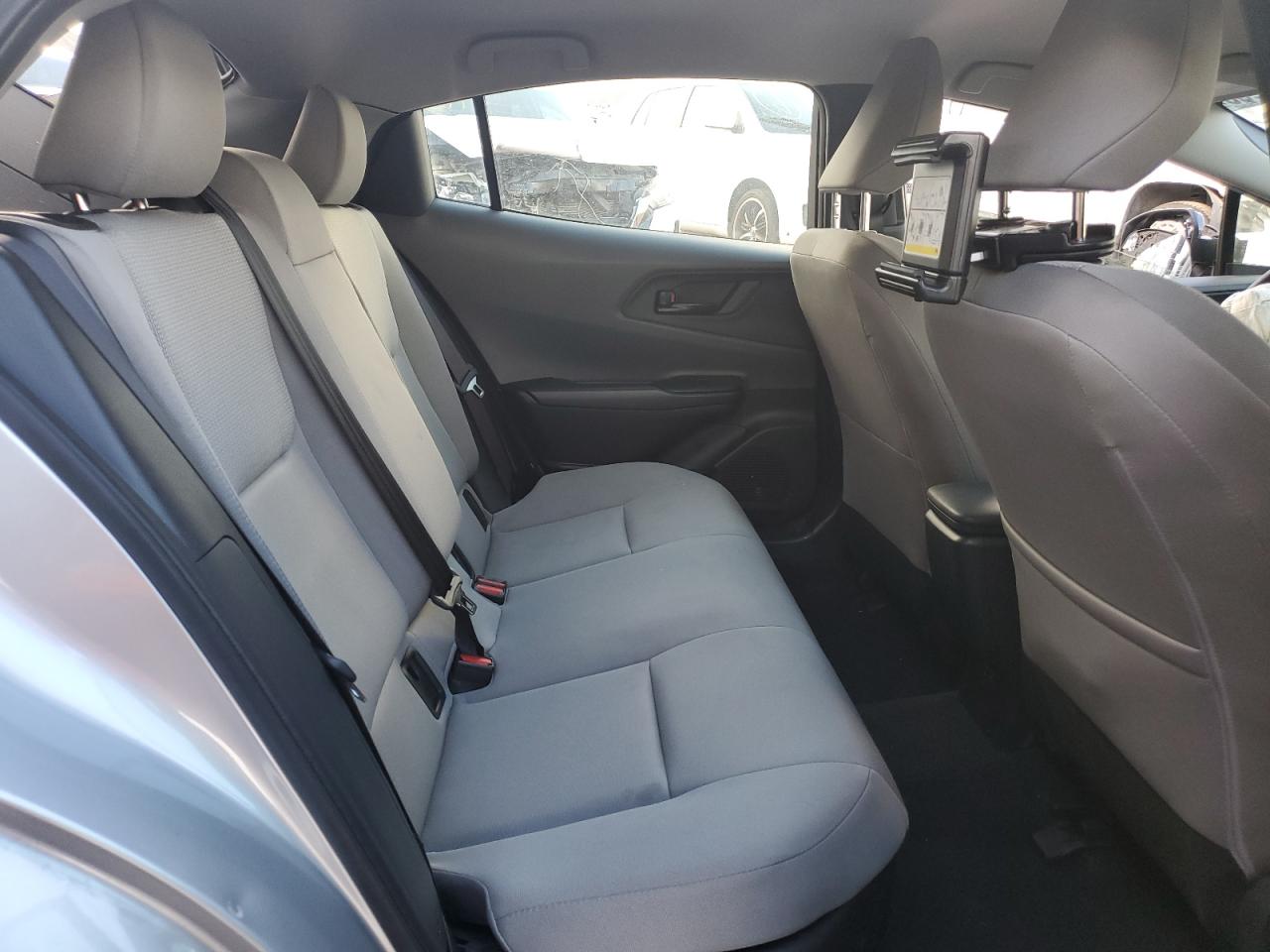 Toyota Prius Le Image 6