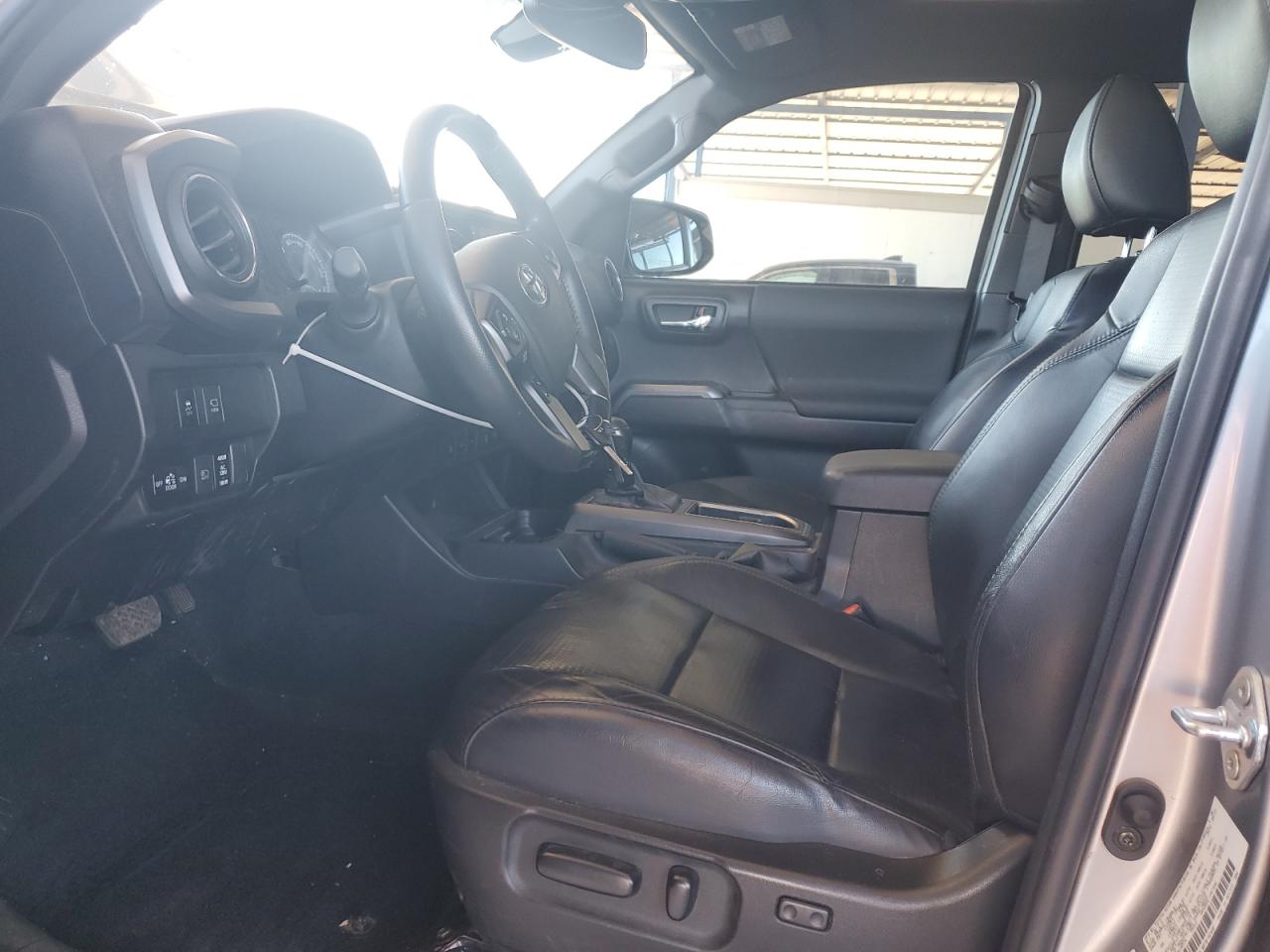 Toyota Tacoma Double Cab Image 8