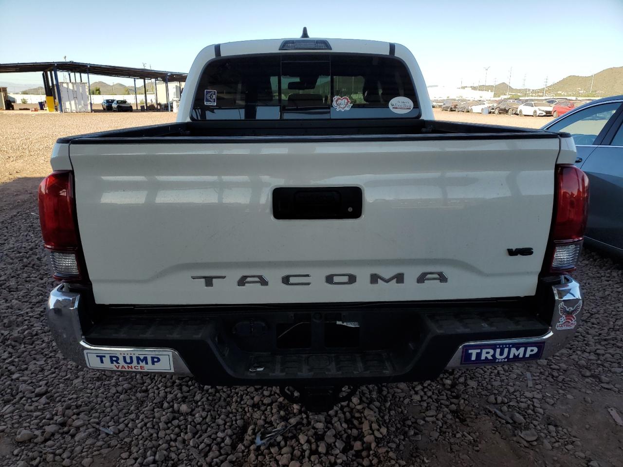 Toyota Tacoma Double Cab Image 4