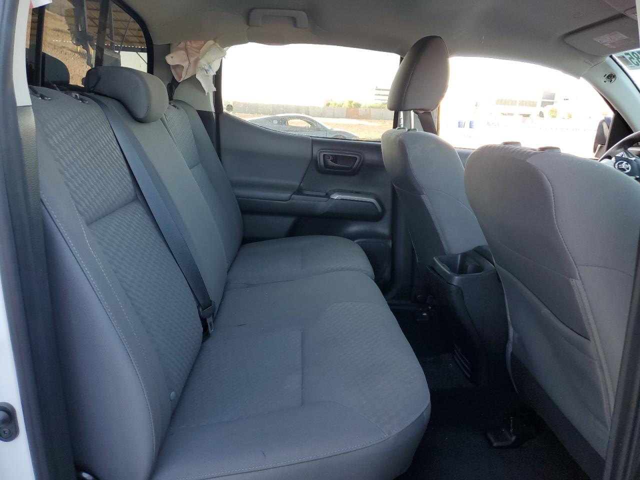 Toyota Tacoma Double Cab Image 12