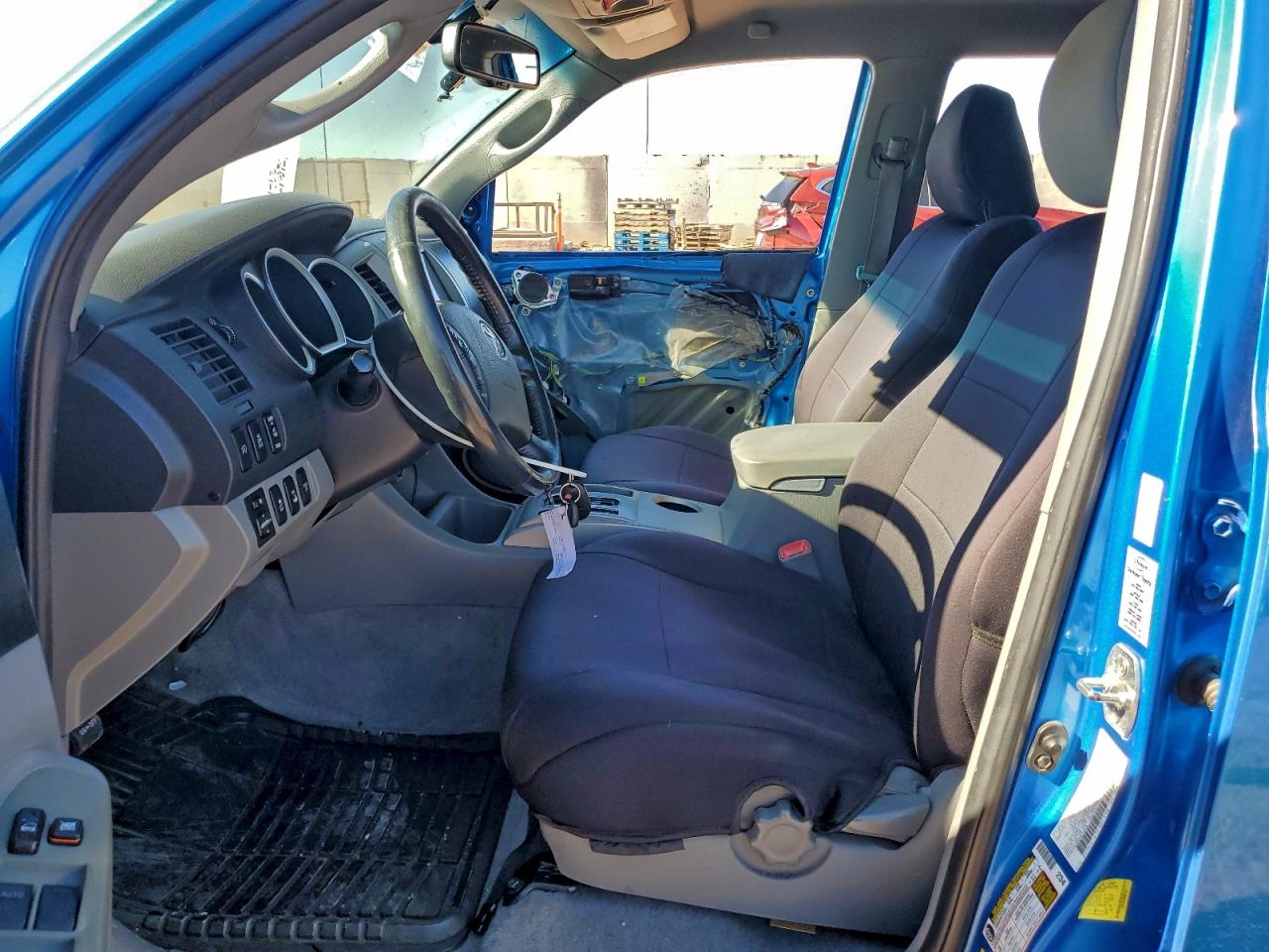 Toyota Tacoma Double Cab Image 2