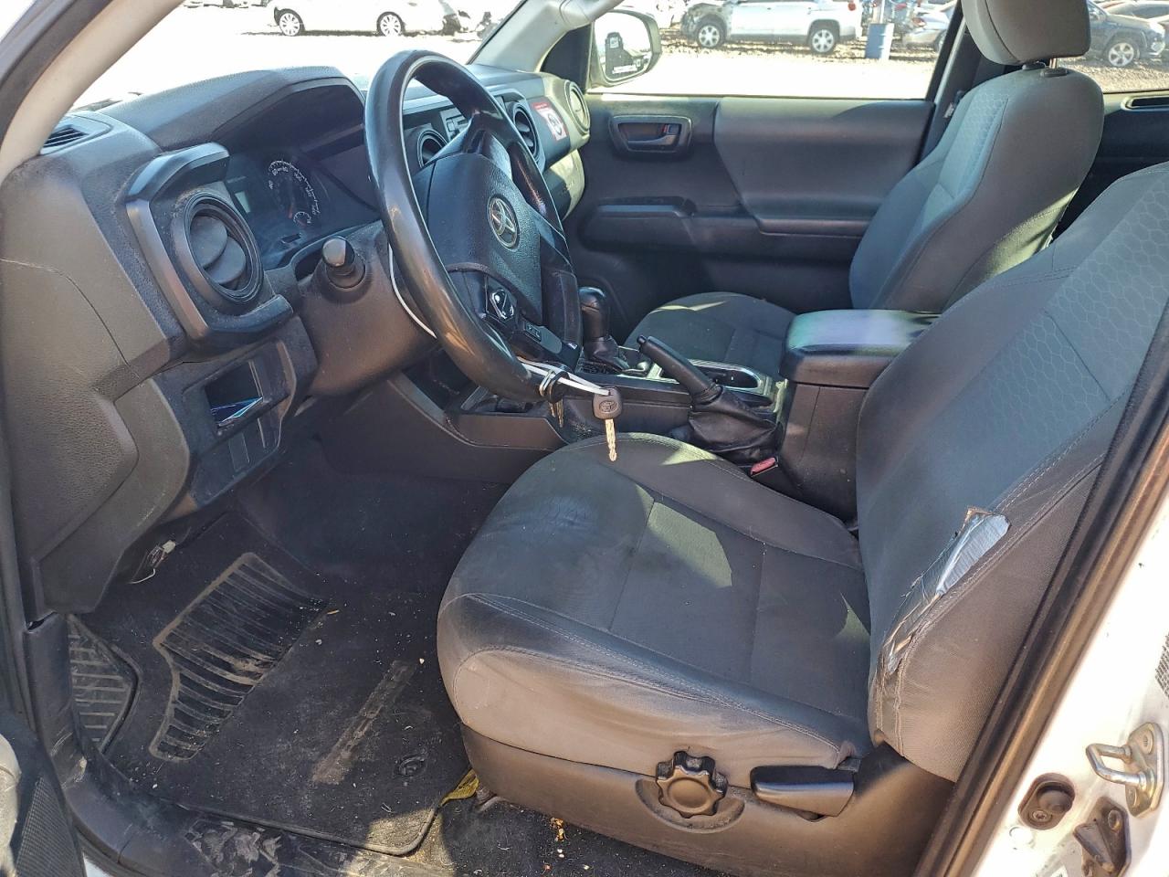 Toyota Tacoma Access Cab Image 4