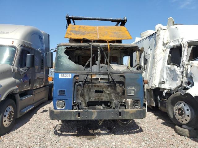 Autocar Llc Expeditor Image 6