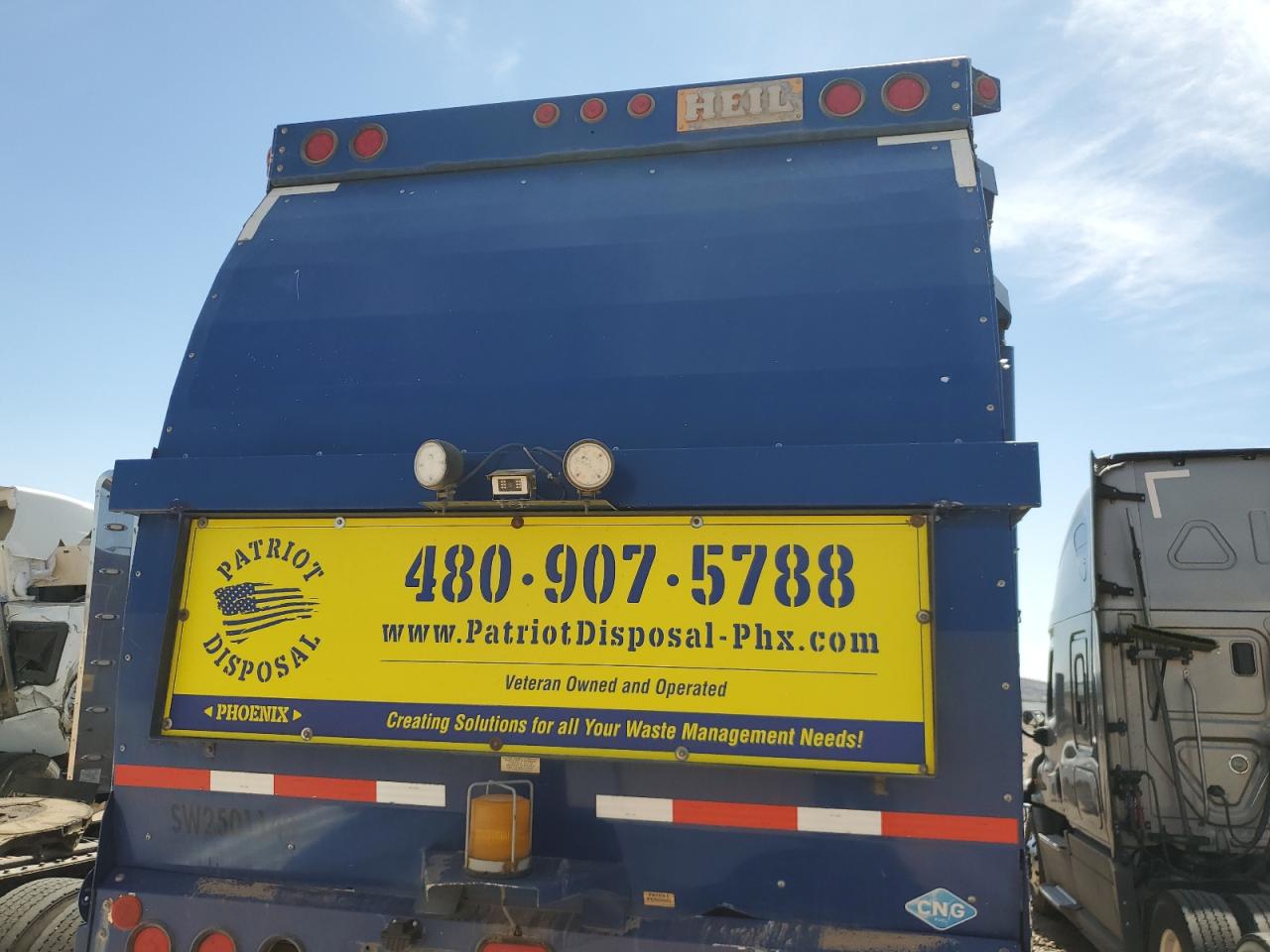 Autocar Llc Expeditor Image 4