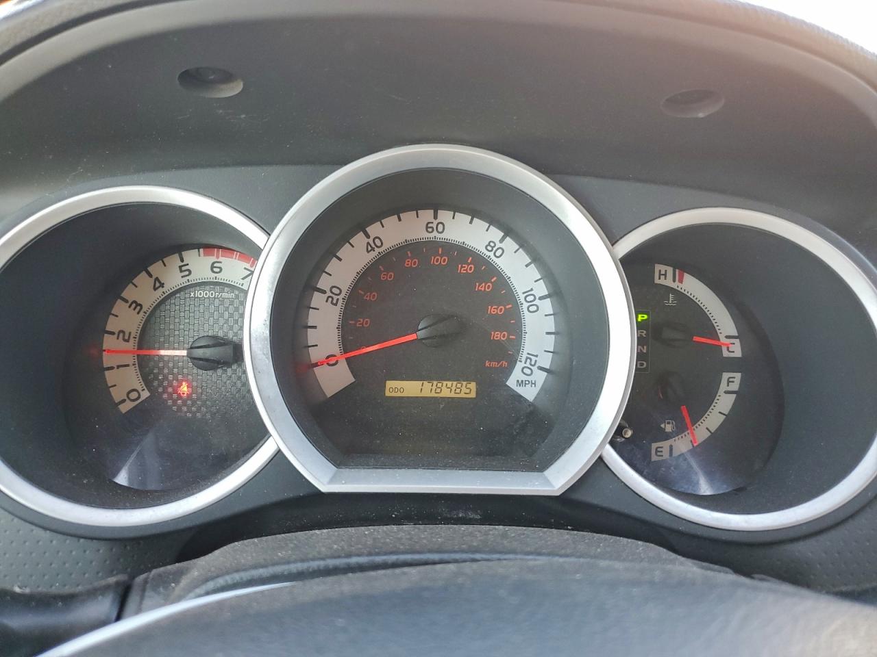 Toyota Tacoma Access Cab Image 9