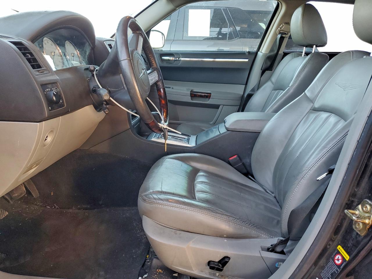 Chrysler 300 Image 4