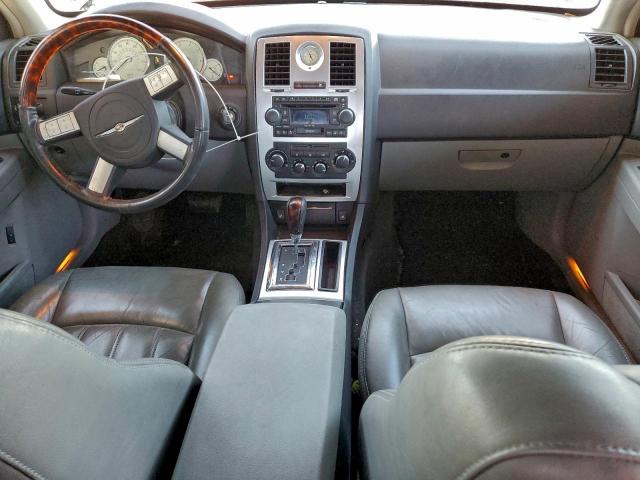 Chrysler 300 Image 8