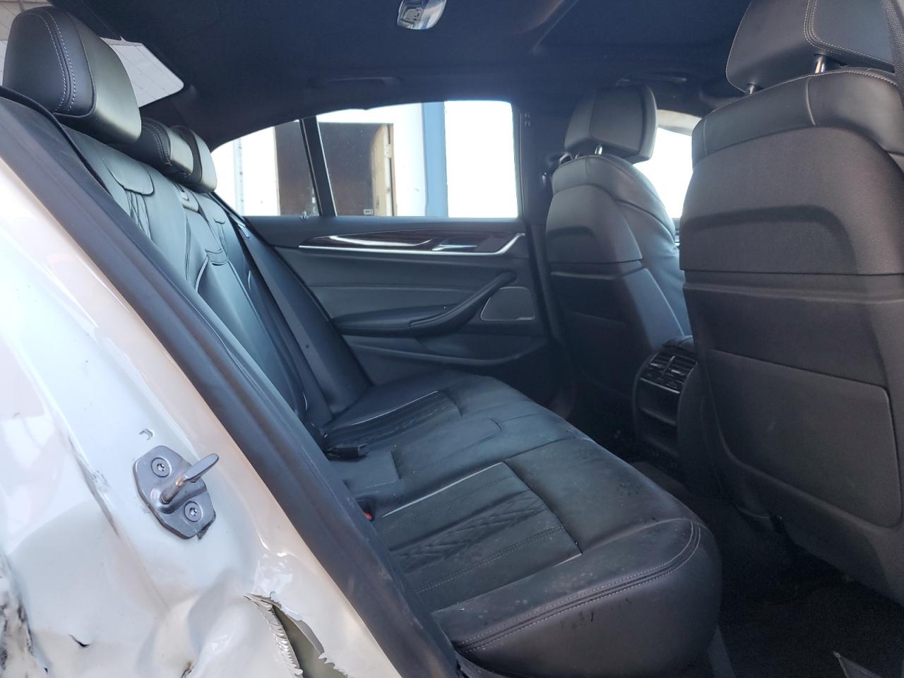 BMW 5 Series Xi Image 12