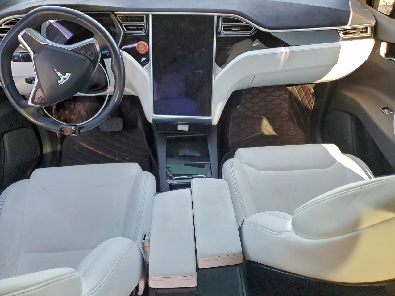 Tesla Model X Image 8