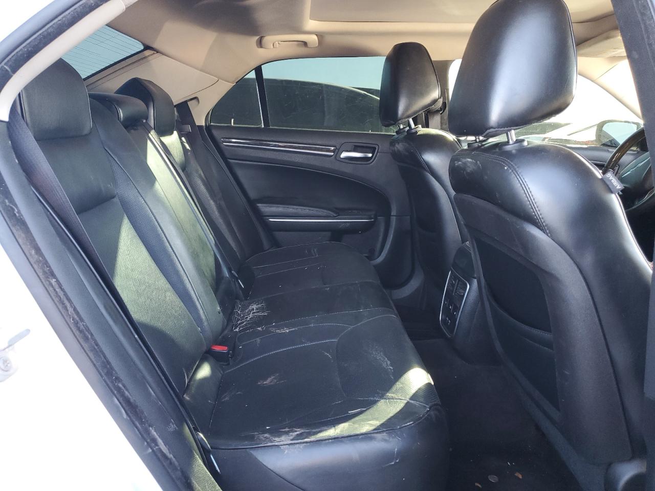 Chrysler 300 Image 5