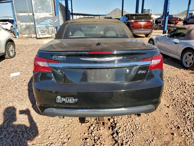 Chrysler 200 Touring Image 4