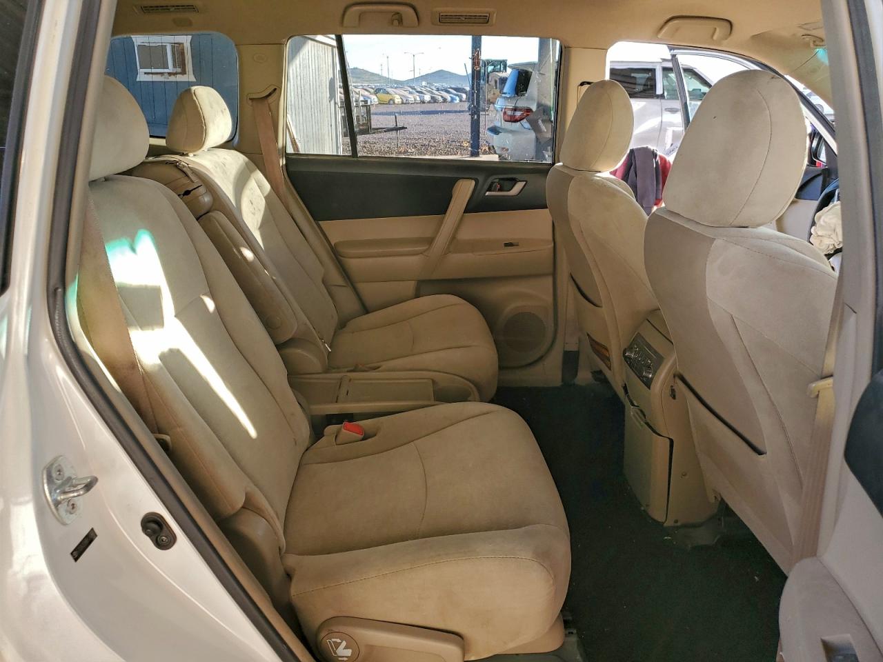 Toyota Highlander Base Image 9