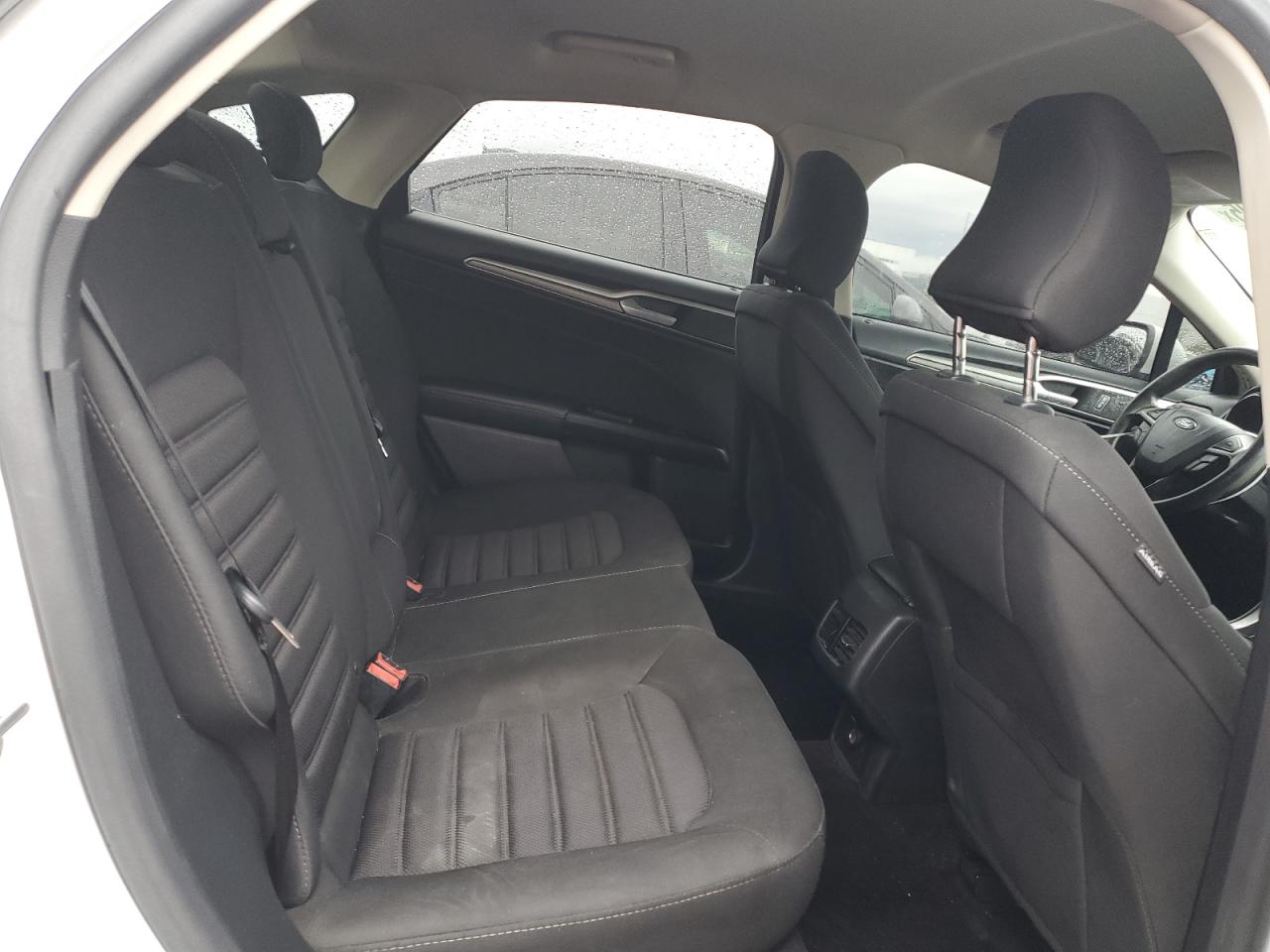 Ford Fusion Se Image 9