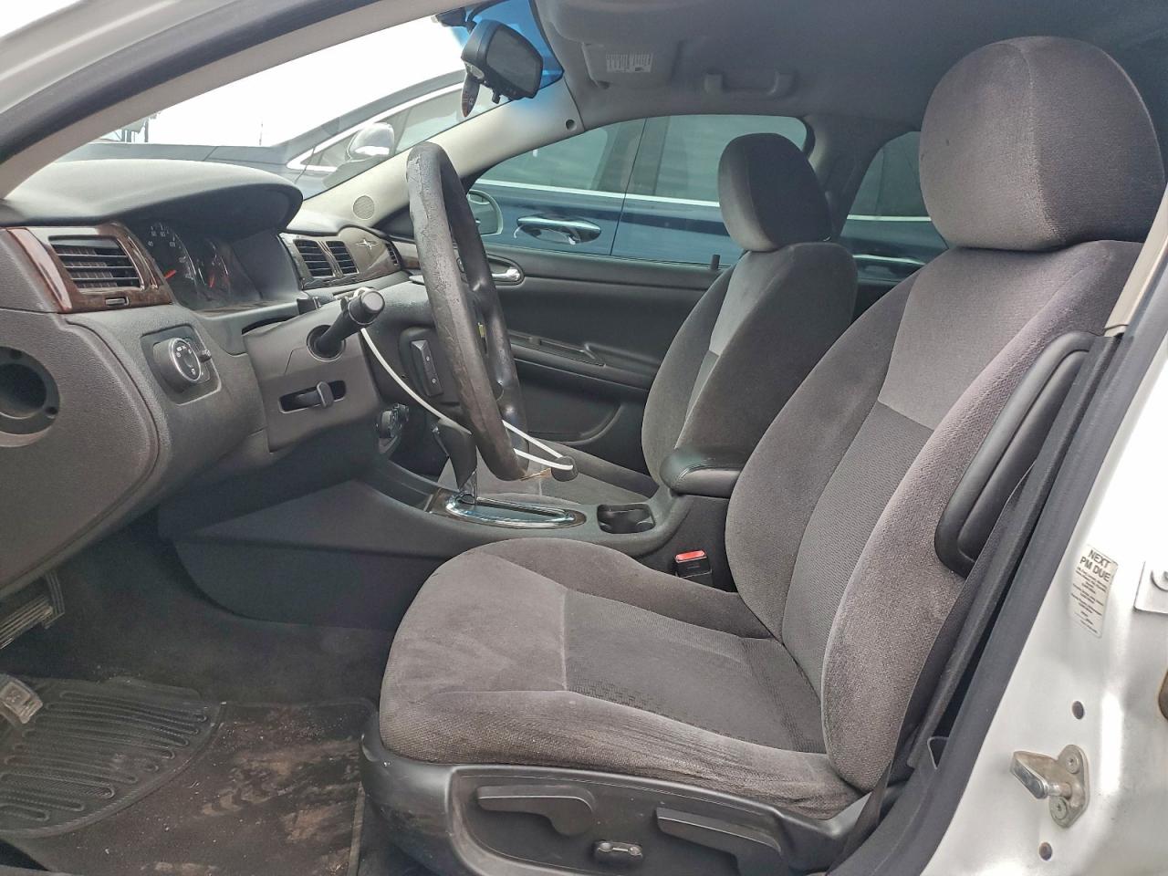 Chevrolet Impala Lt Image 8