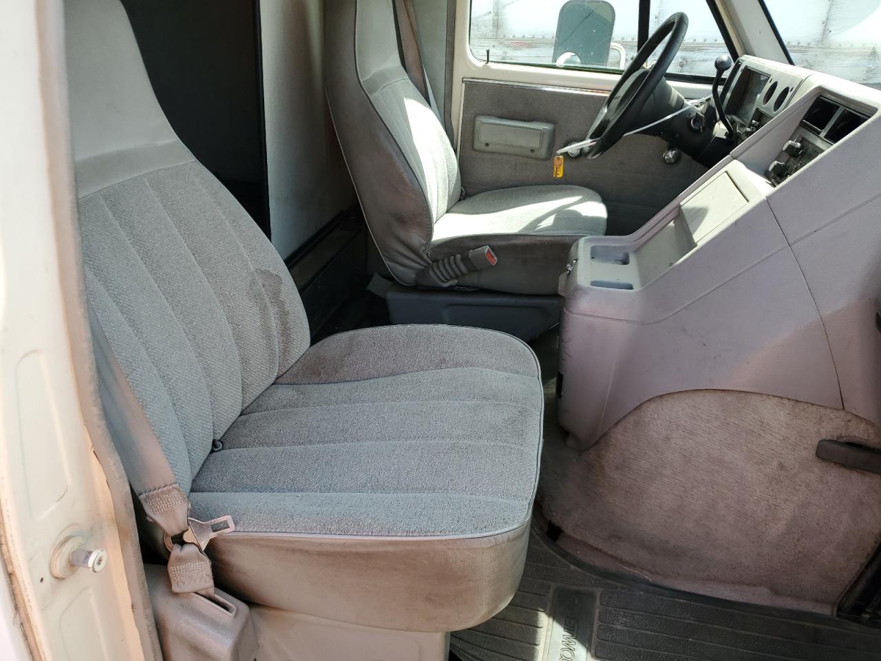 Chevrolet G30 Image 9