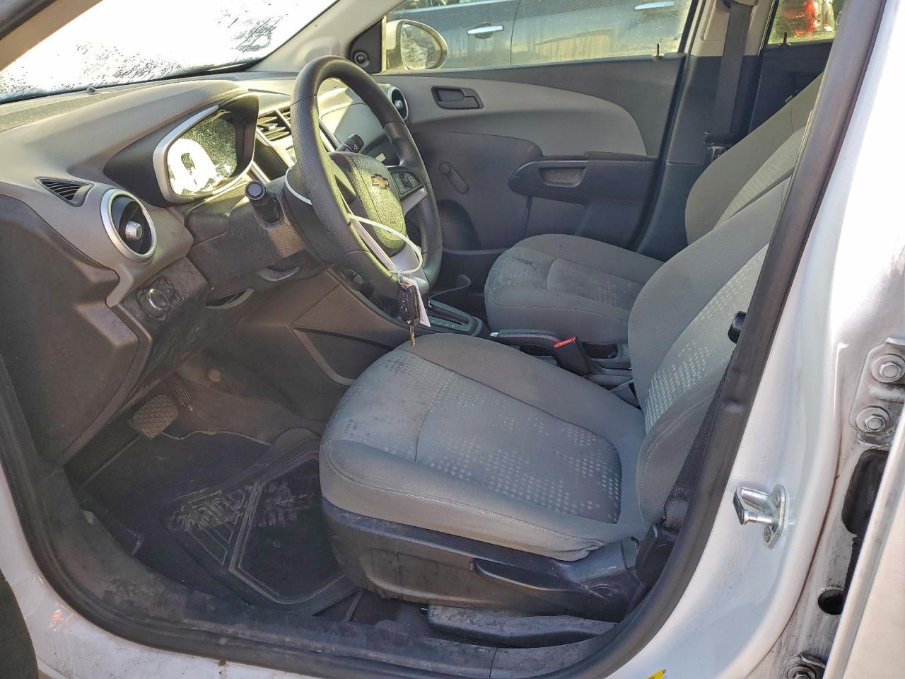 Chevrolet Sonic Ls Image 10