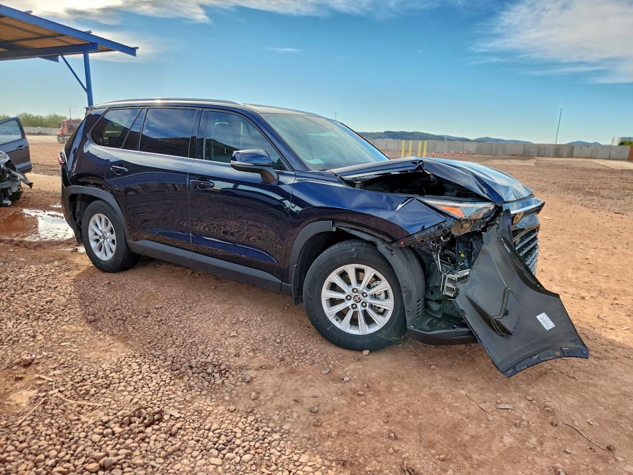 Toyota Grand High Xle Image 2