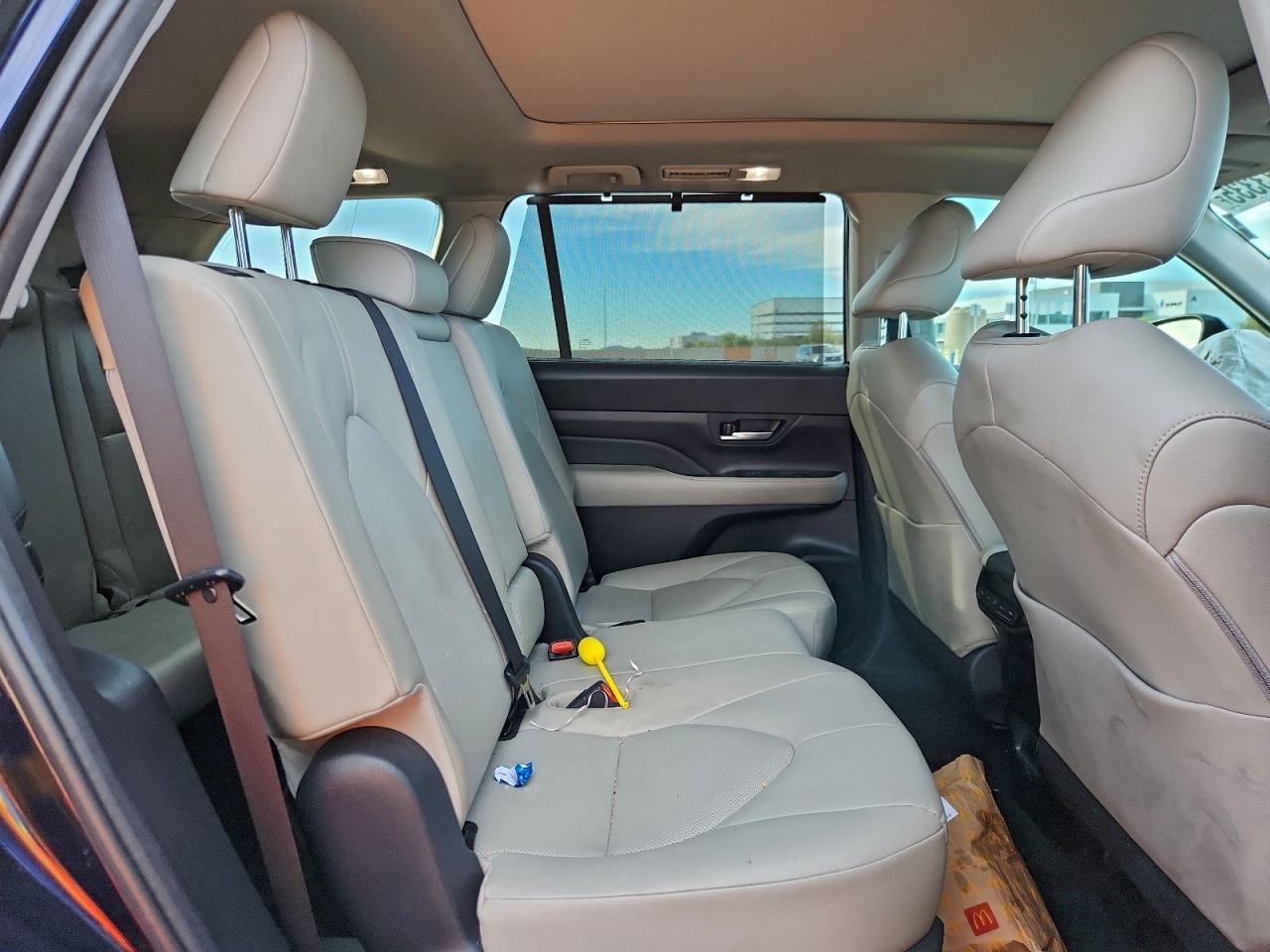 Toyota Grand High Xle Image 9