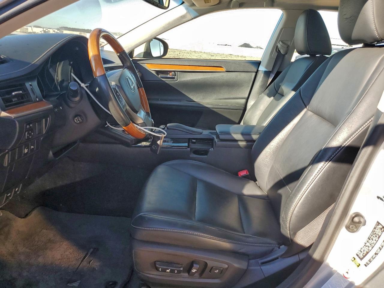 Lexus Es 300h Image 8