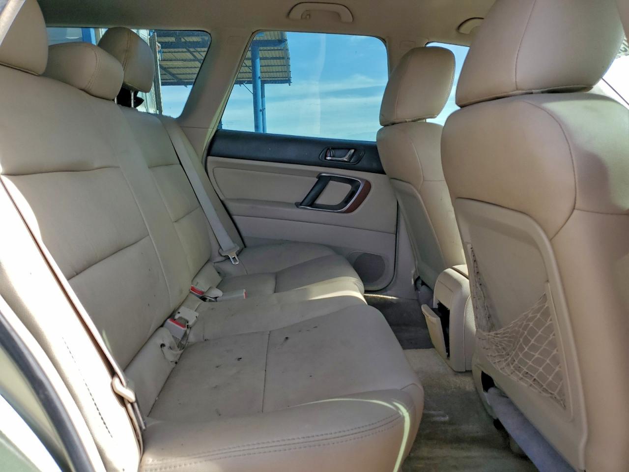 Subaru Legacy Outback 2.5i Image 13