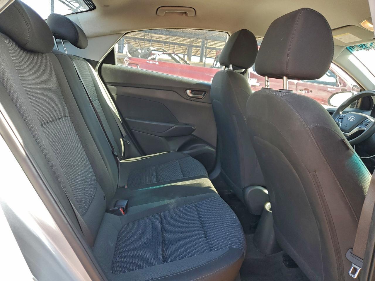 Hyundai ACCENT Se Image 11