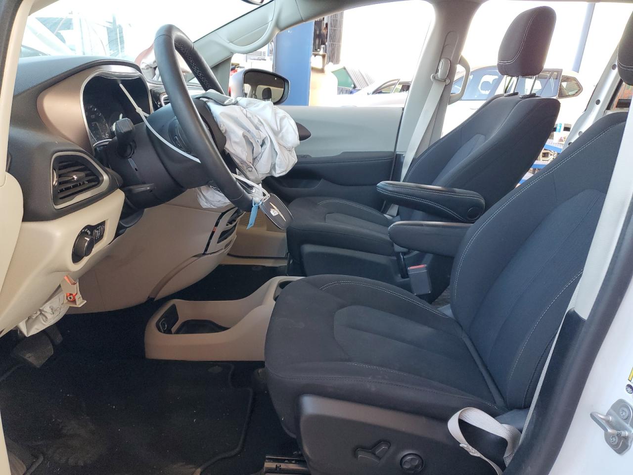 Chrysler Minivan Lx Image 8