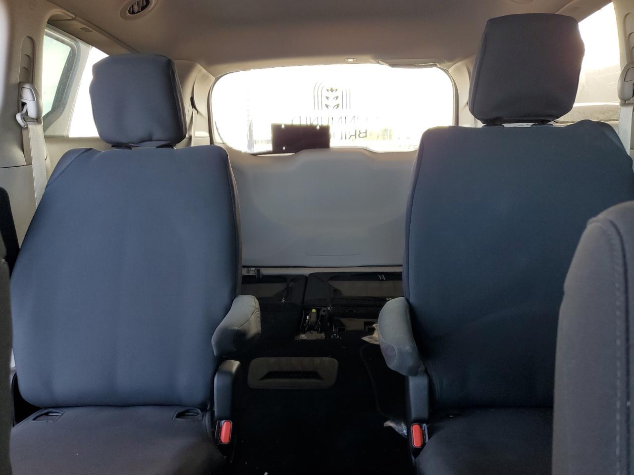 Chrysler Minivan Lx Image 9