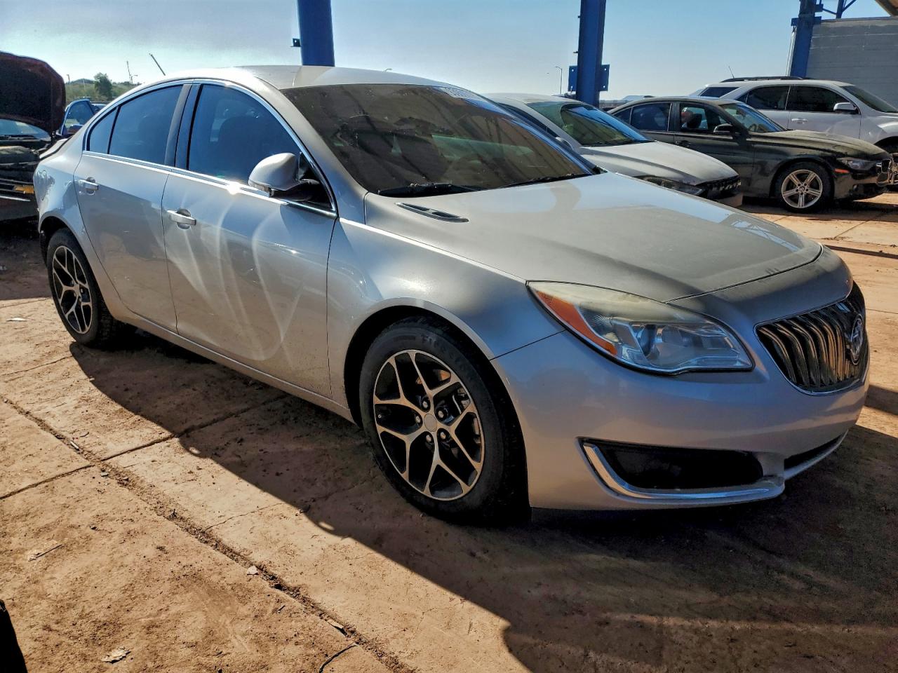 Buick Regal Sport Touring Image 3