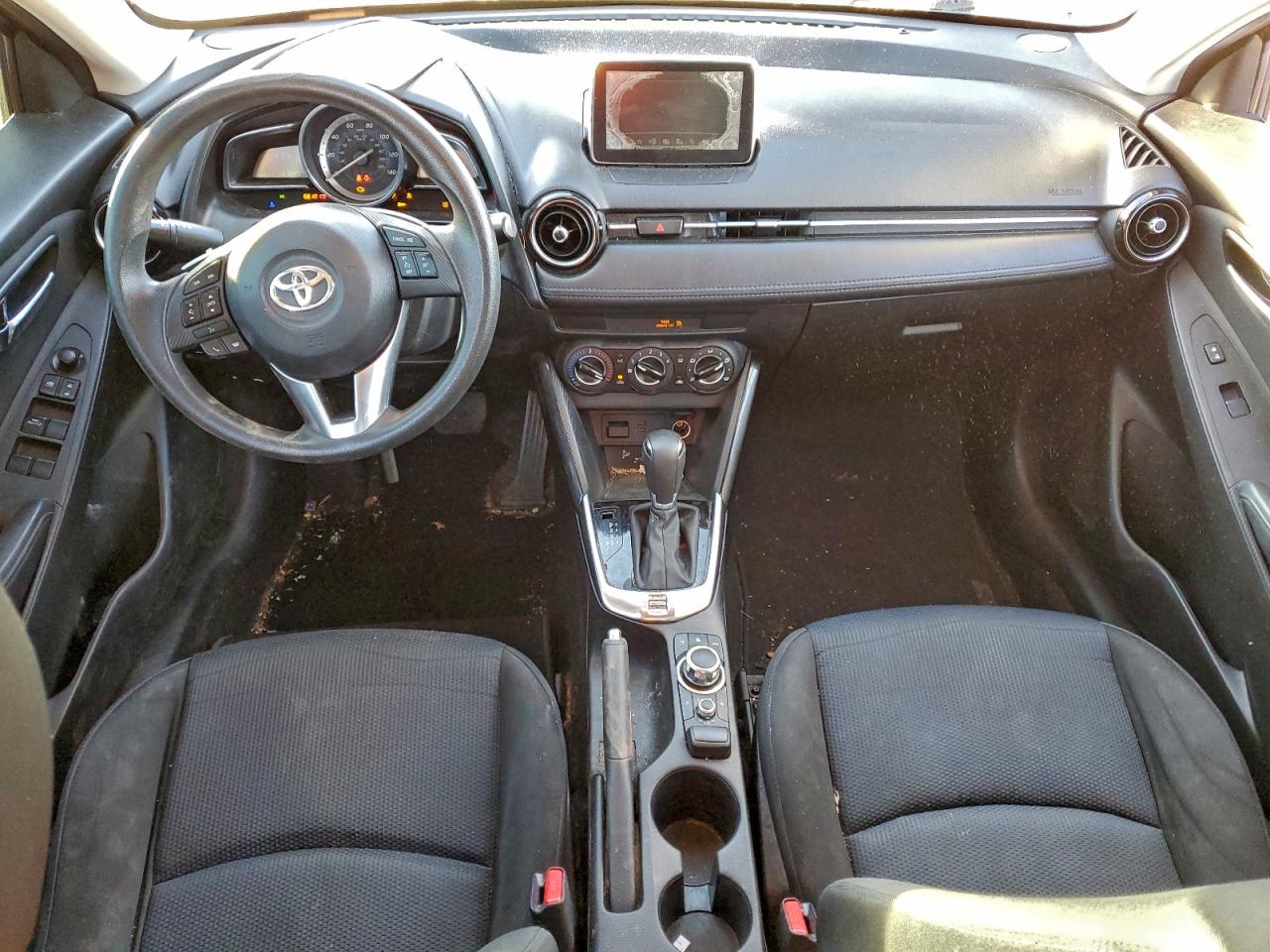 Toyota Yaris Image 12