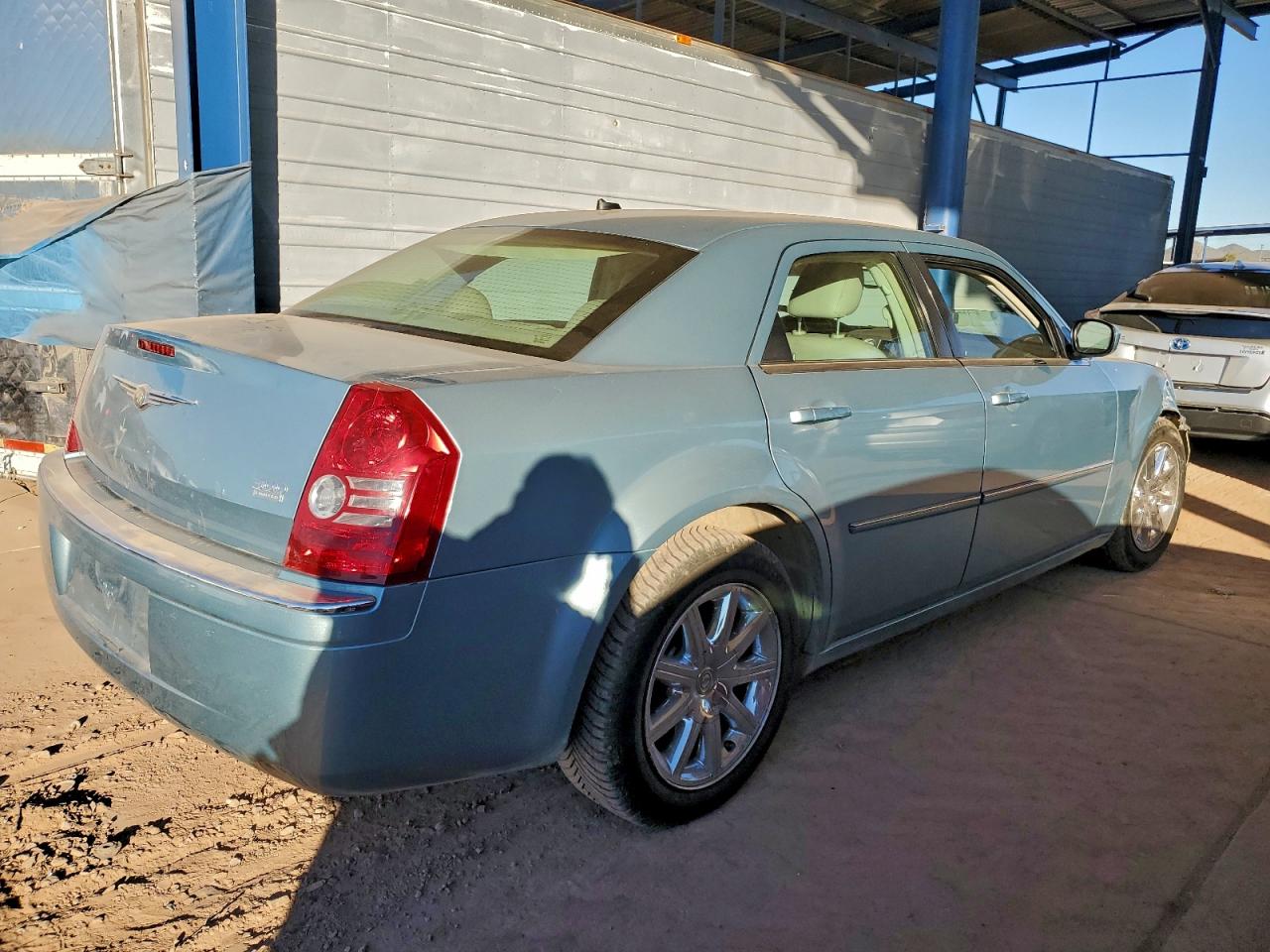 Chrysler 300 Limited Image 3