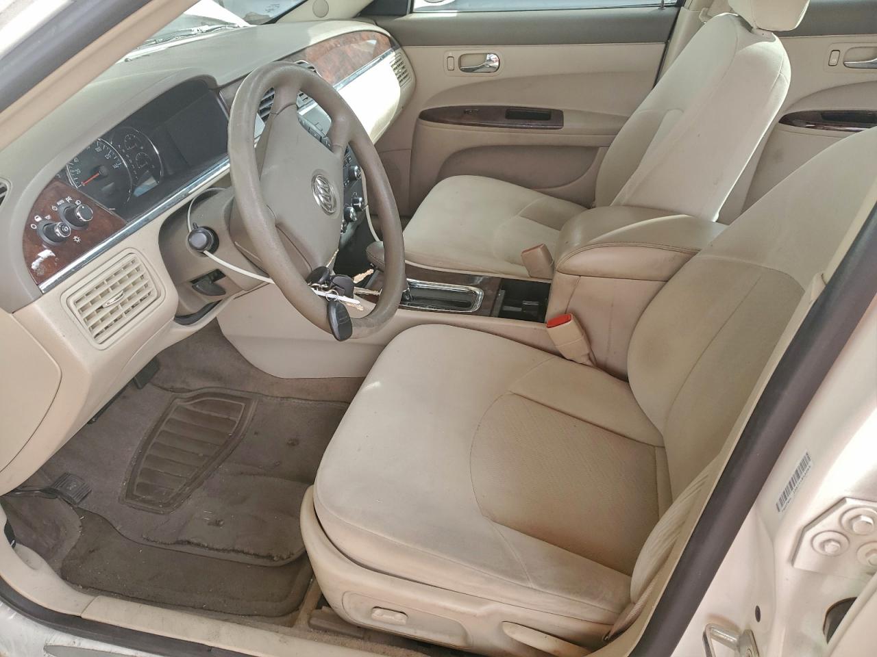 Buick LaCrosse Cx Image 2