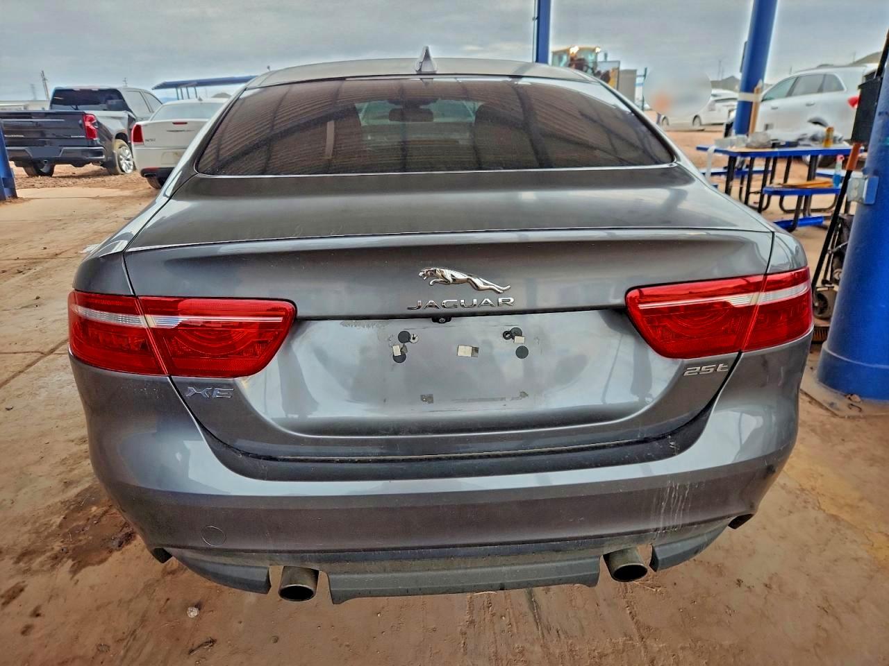 Jaguar XE Premium Image 11