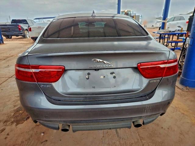 Jaguar XE Premium Image 11