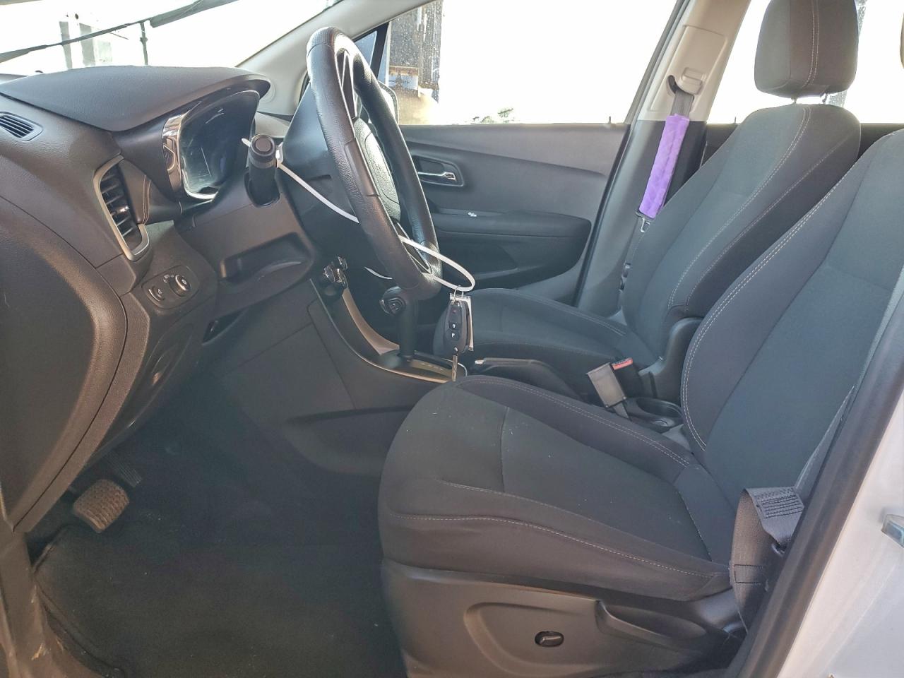 Chevrolet Trax Ls Image 2