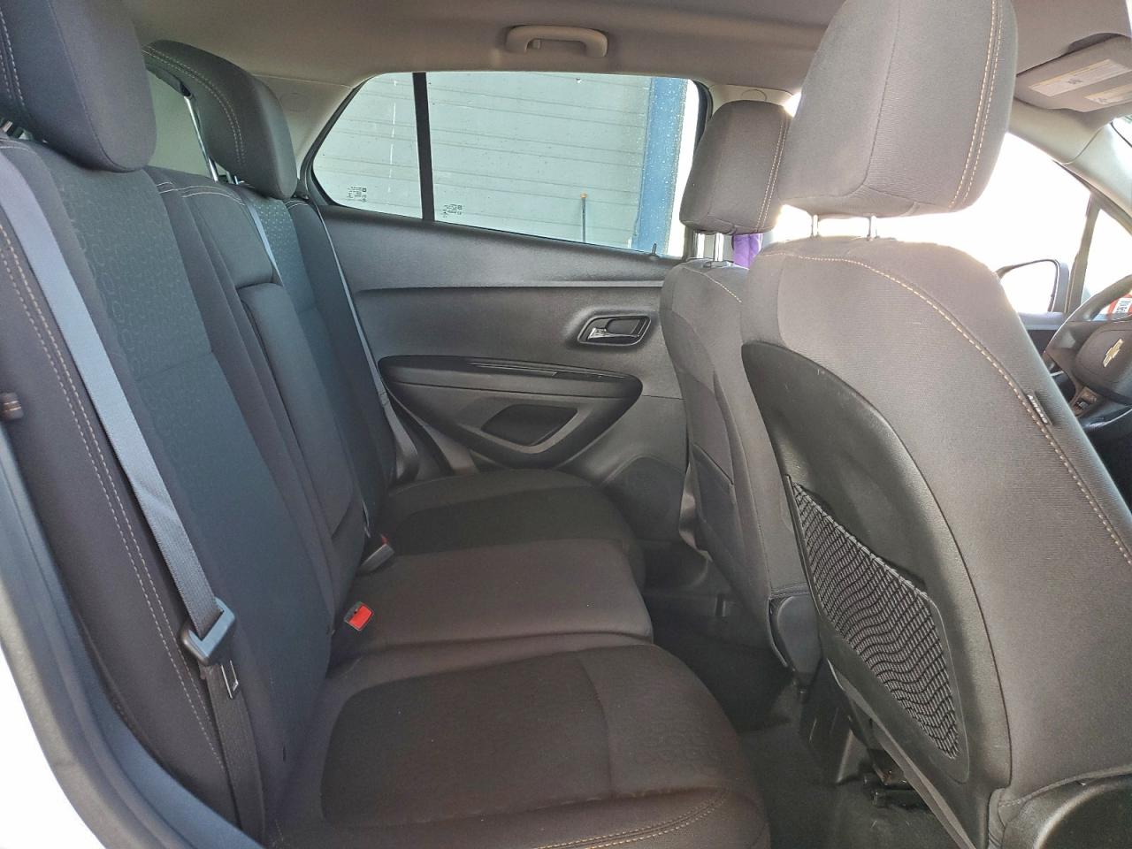 Chevrolet Trax Ls Image 12